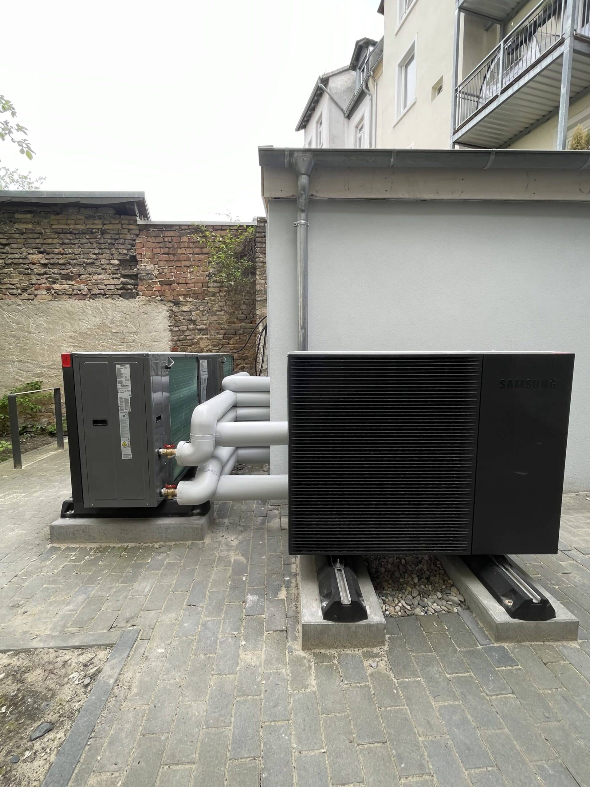 BAVIE plant, koordiniert und installiert deine neue Wärmepumpe zum Fixpreis, damit du deine Heizkosten langfristig reduzierst.