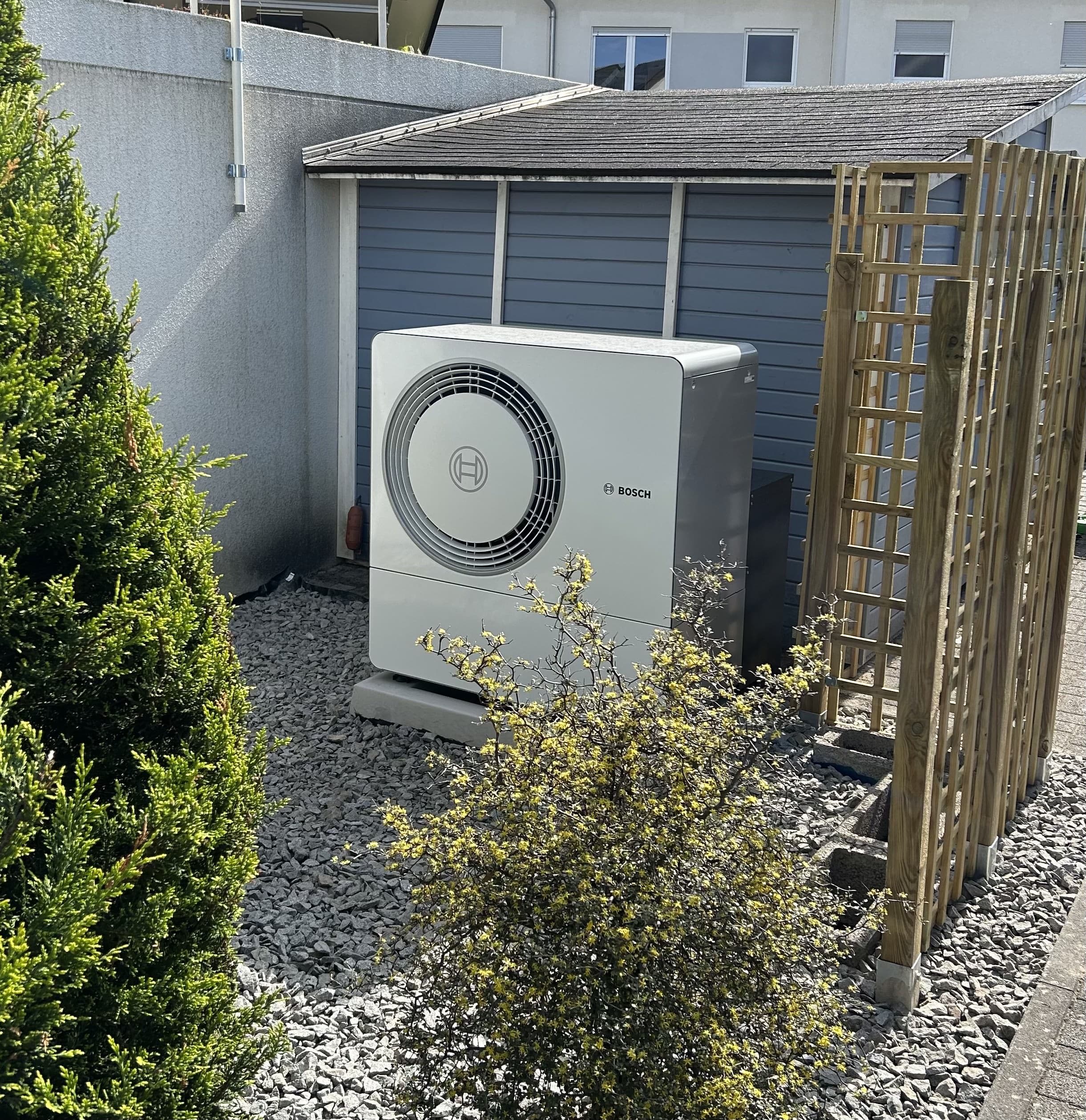 BAVIE plant, koordiniert und installiert deine neue Wärmepumpe zum Fixpreis, damit du deine Heizkosten langfristig reduzierst.